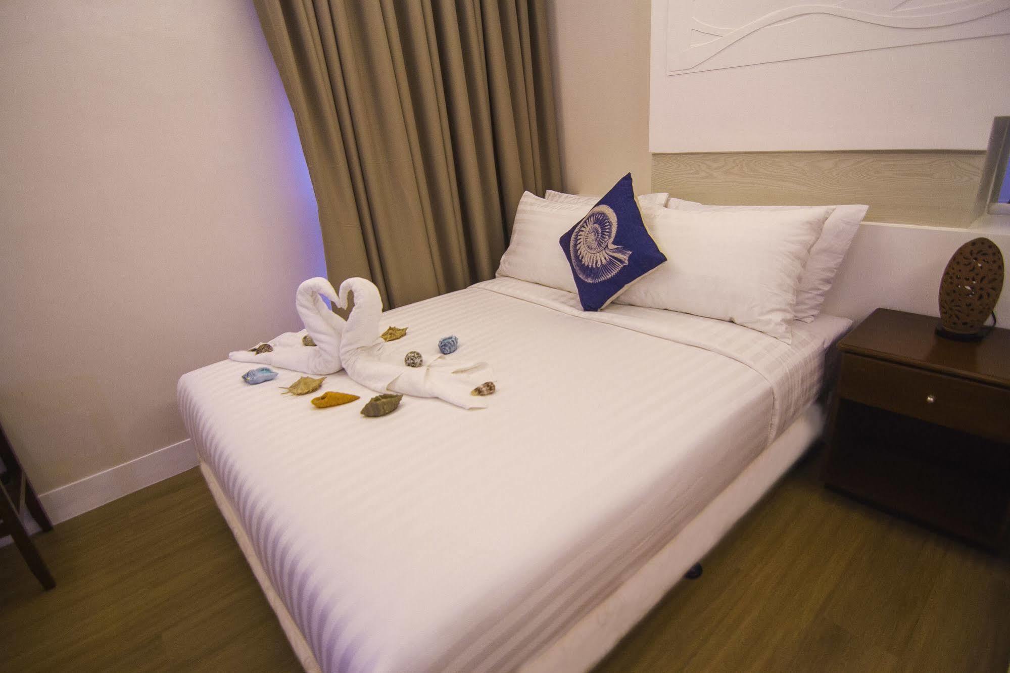 The Reef Hotel And Residences Олонгапо Екстериор снимка